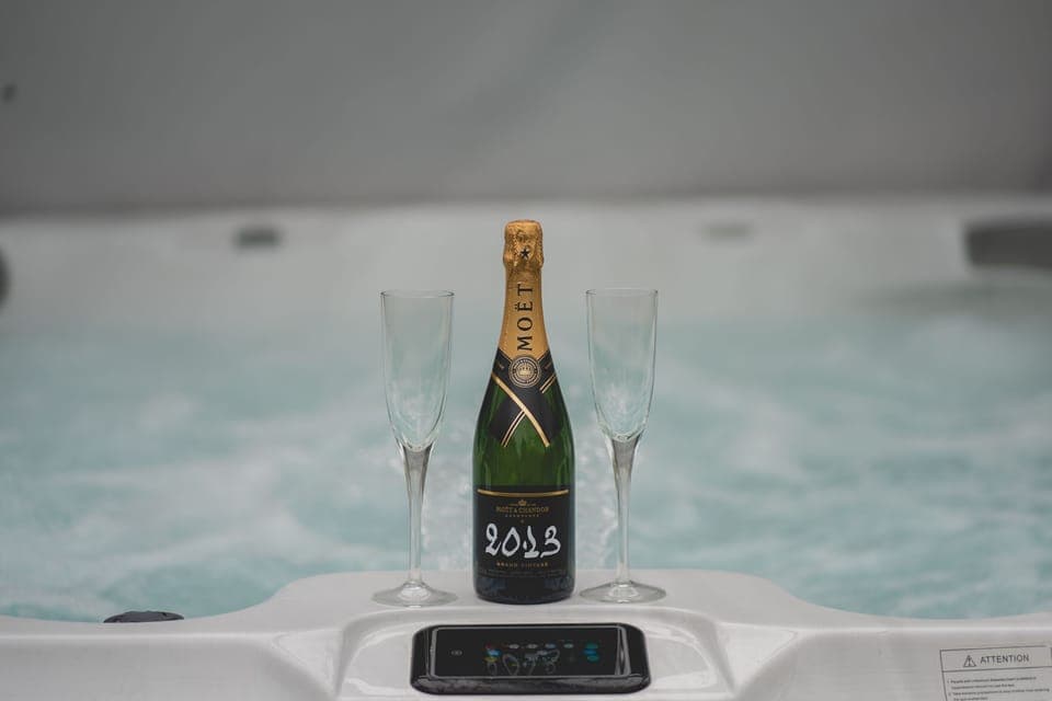 Six person Hot tub, perfect way to spend time relaxing