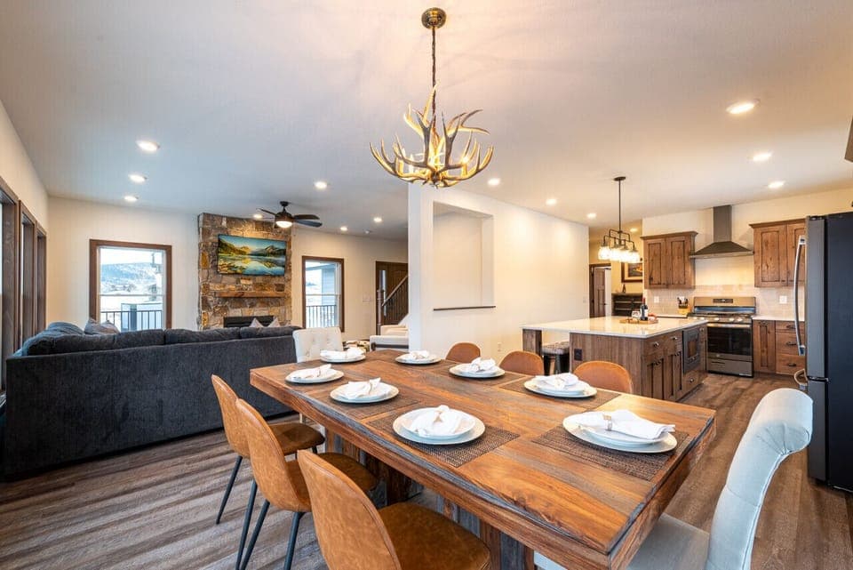 Dining room for 8