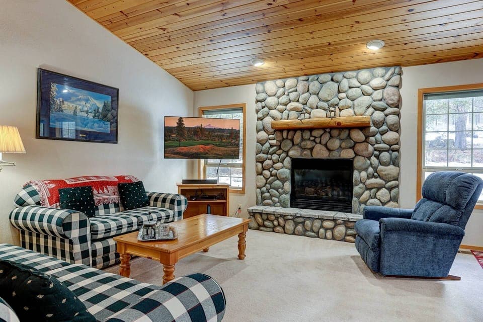 Welcome to Smith Brothers Retreat! We hope we get to host you at this unforgettable Sunriver rental!