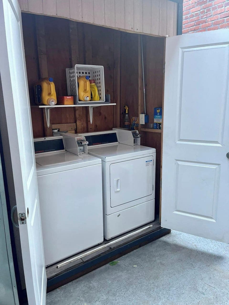 There is a building coin-op WASHER and DRYER located downstairs in the rear courtyard.  Detergent is provided and you can get change from the convenience store out front
