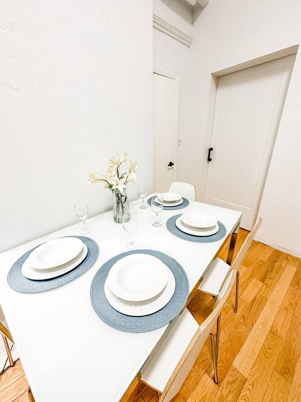 Enjoy your meals with friends and family or your coworkers while in town for a business conference.