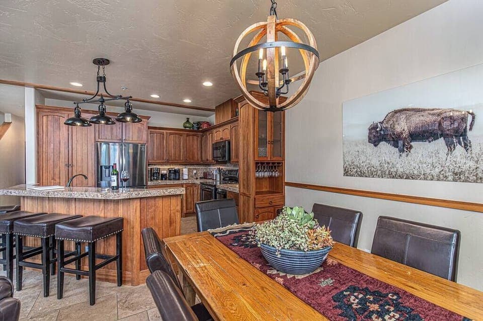Dining & Kitchen 