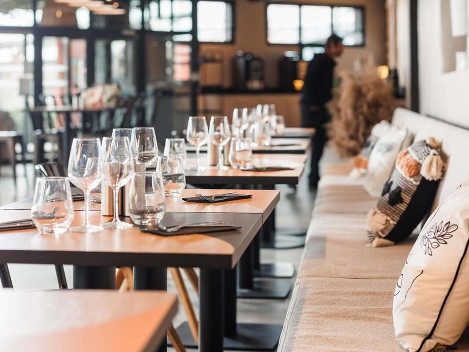 Breakfast, lunch, dinner served; Regional cuisine 