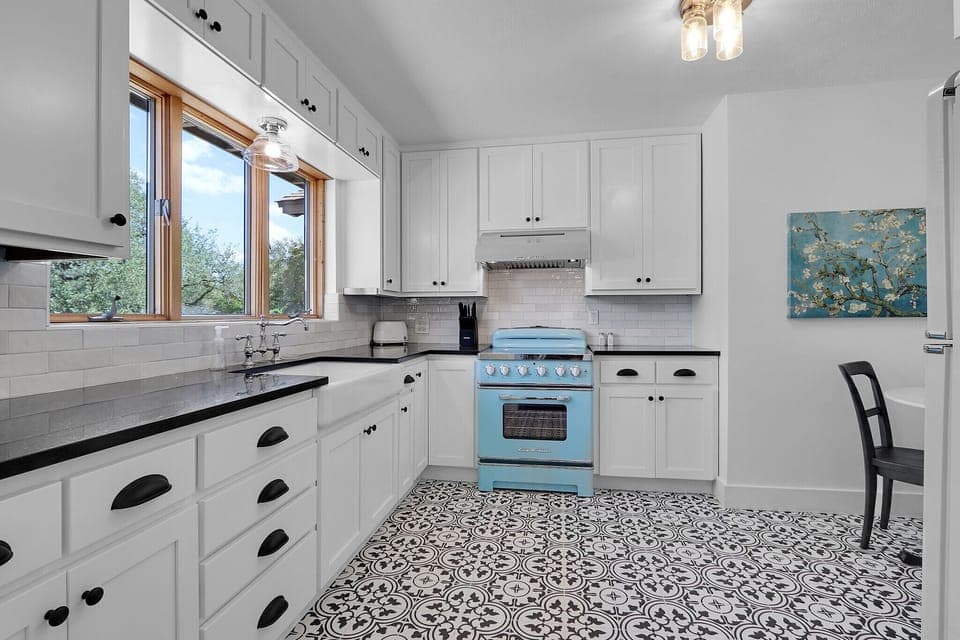 Modern touches in this full kitchen