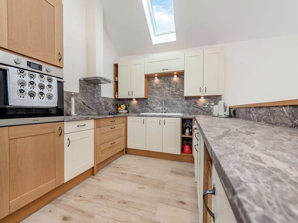 Kitchen | Parlwr Godro - Goetre Isaf, Lampeter