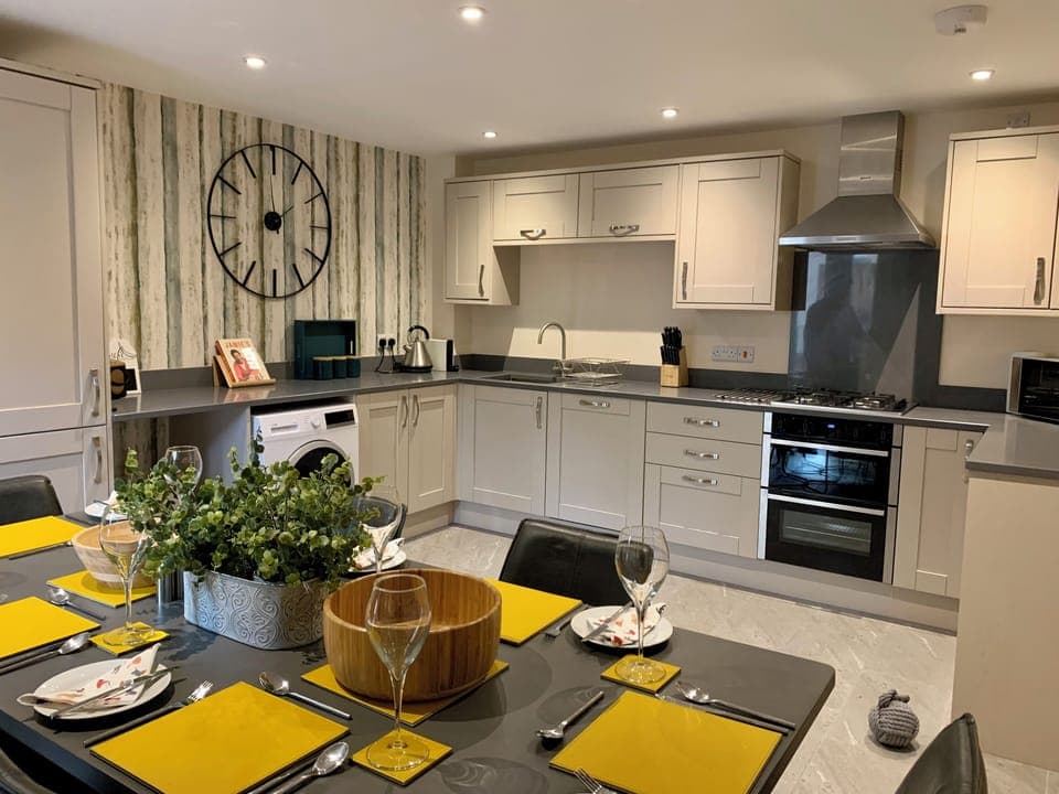 Cottage | Private kitchen | Fridge, dishwasher, cookware/dishes/utensils