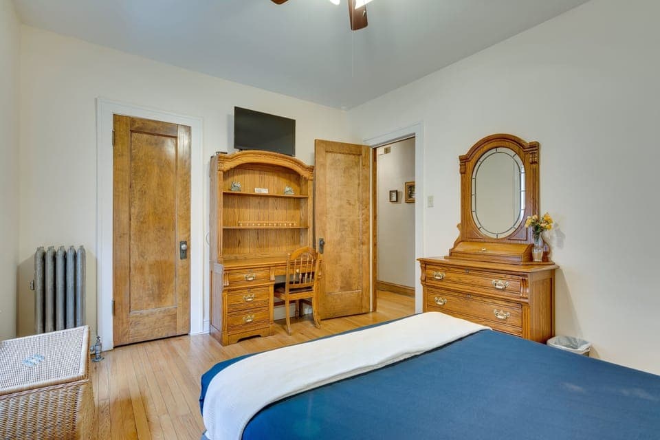 Hardwood, Flooring, Indoors, Floor, Furniture