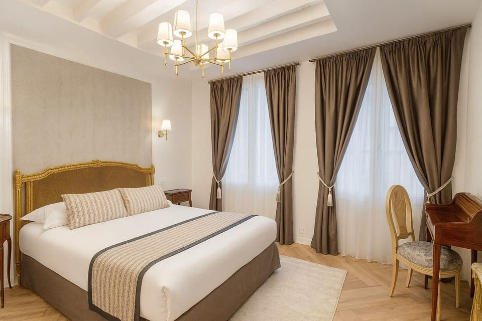 Superior Double Room | Premium bedding, individually decorated, desk, blackout drapes