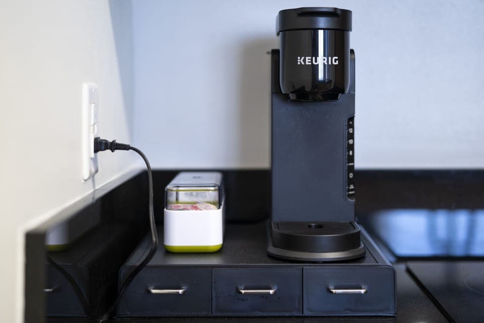Keurig coffee machine and coffee/condiments included