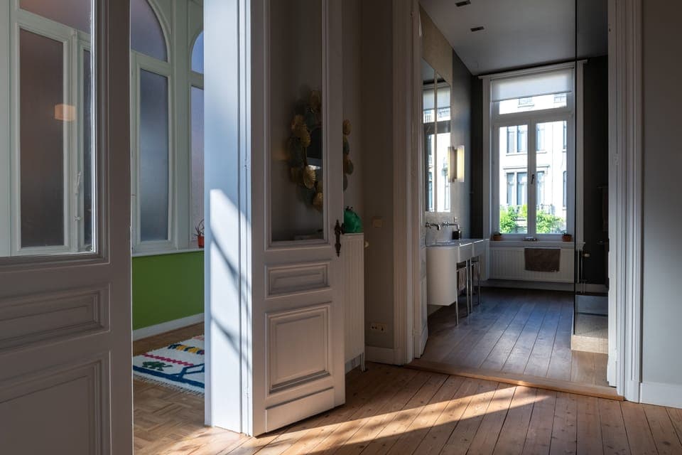 Deluxe Suite | Bathroom | Shower, rainfall showerhead, hair dryer, towels