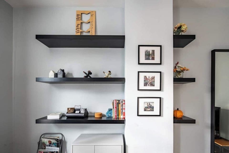 Reading shelf, art and collectibles