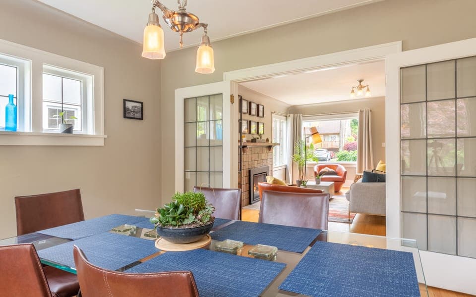 Dining and entertaining room with 6 person dining table. 