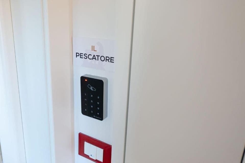 Premium bedding, down comforters, in-room safe, individually decorated