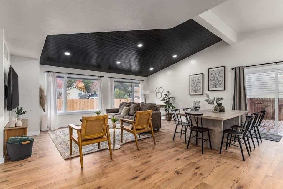 Living Room/ Dinning