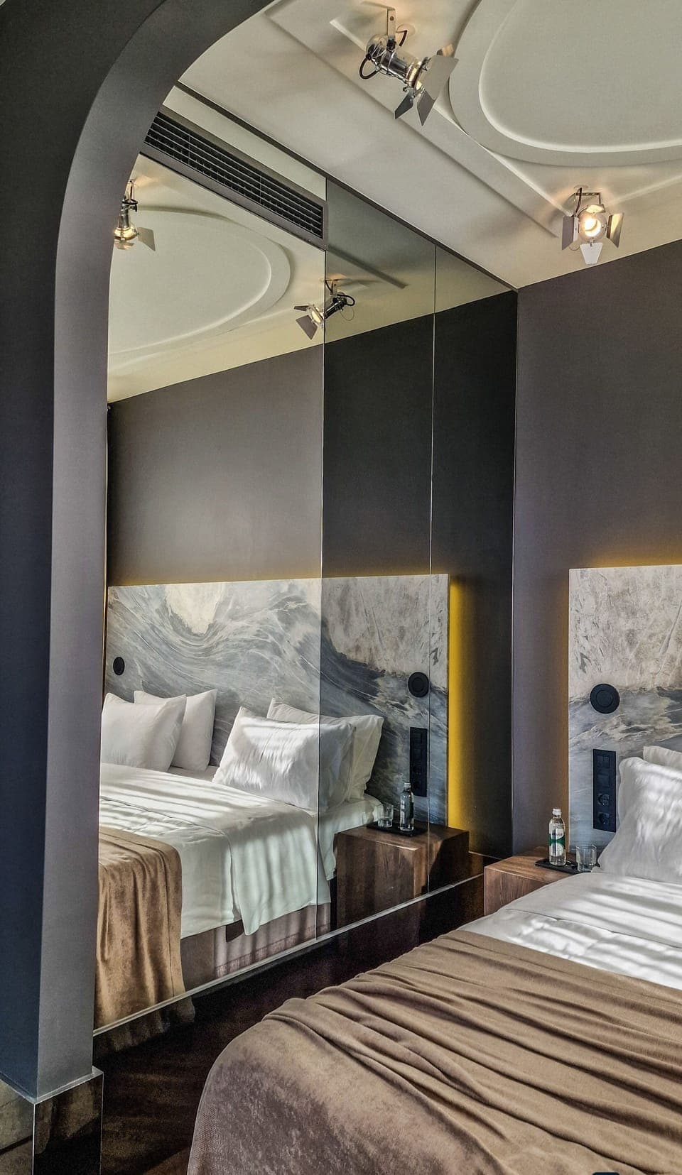 Premium bedding, in-room safe, desk, laptop workspace