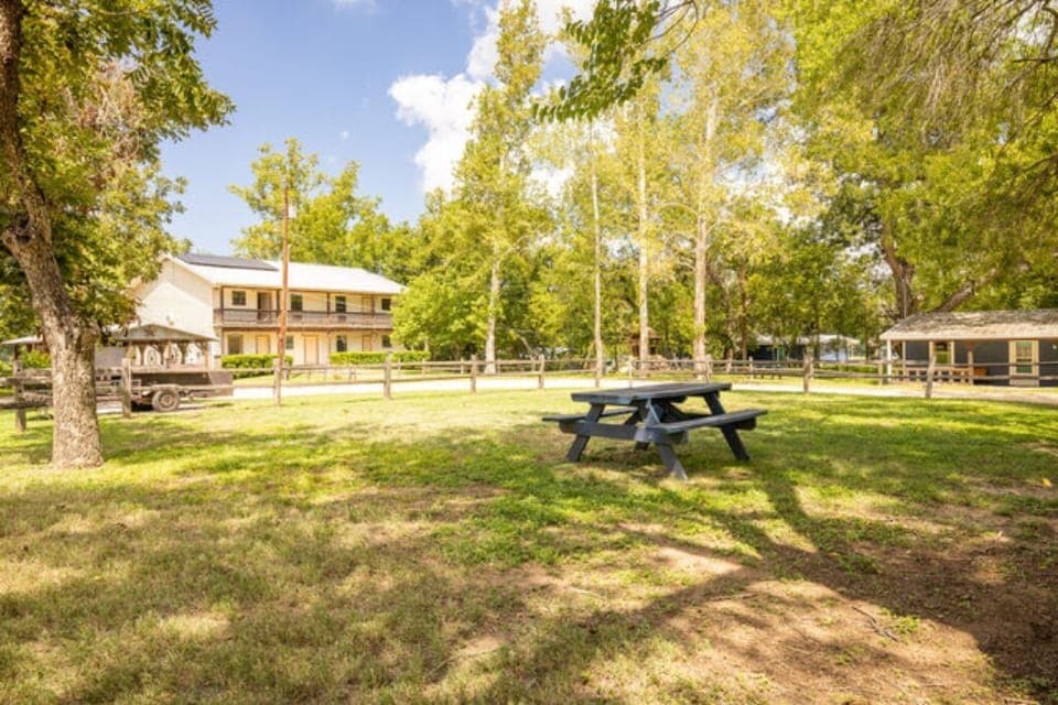 1d6b3d5b-70a1-49a4-b04f-1a4f41adcf63