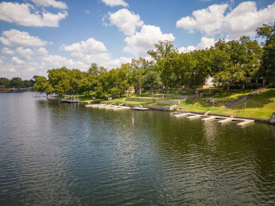 2e5551f2-ba7f-4d1e-8780-d276957593ad