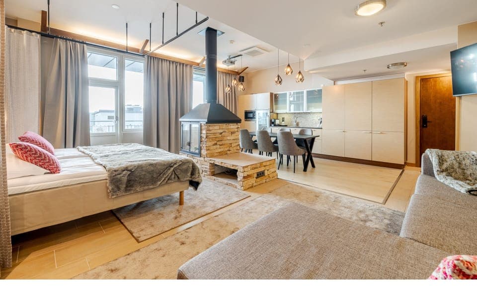 Aurora Borealis Suite | Minibar, in-room safe, free WiFi, bed sheets