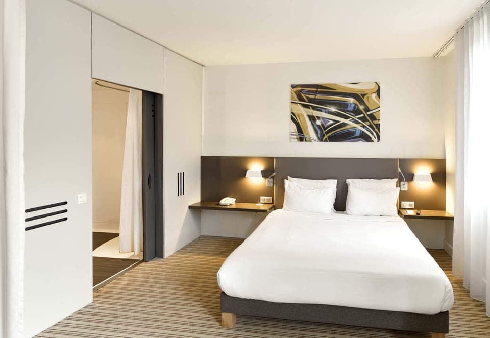 Classic Double Room | Minibar, desk, laptop workspace, blackout drapes