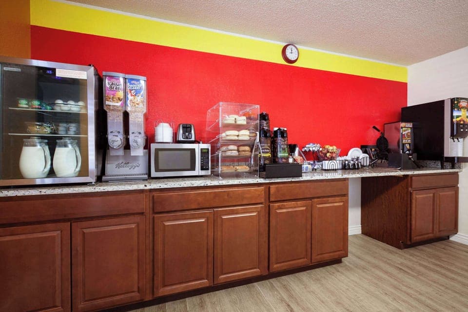 Free daily continental breakfast
