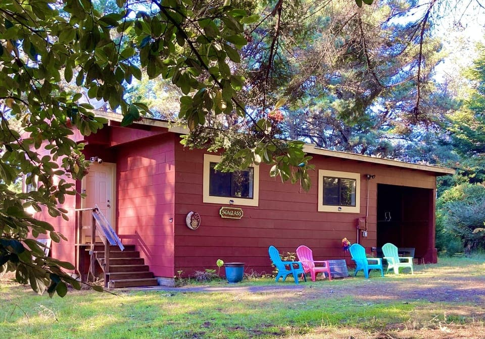 Seaglass Cottage: 2 bedroom + 1 bath