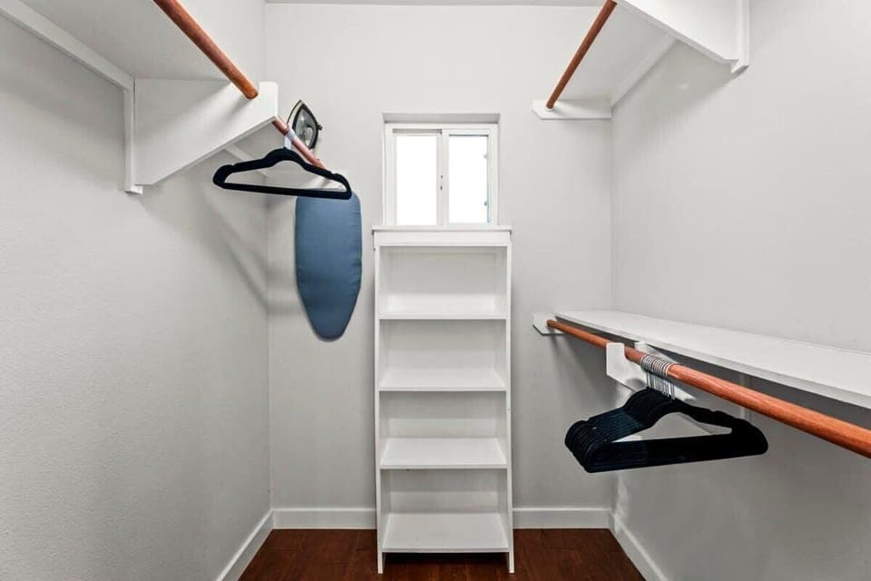 Bedroom 1 - walk in closet