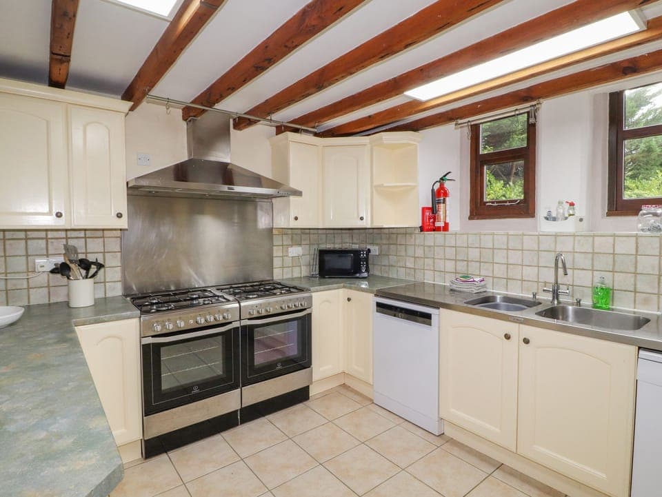 Fridge, dishwasher, cookware/dishes/utensils