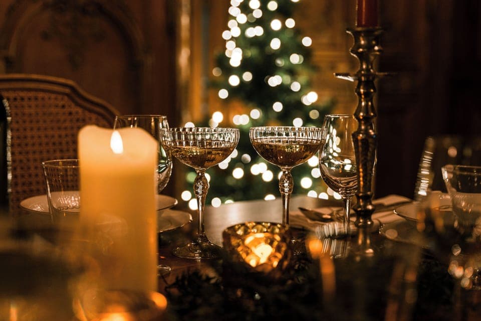 Lunch and dinner served, international cuisine