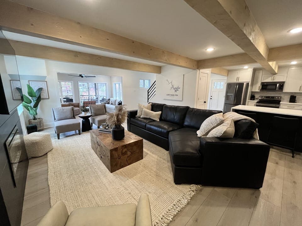 Spacious living area (lower level)