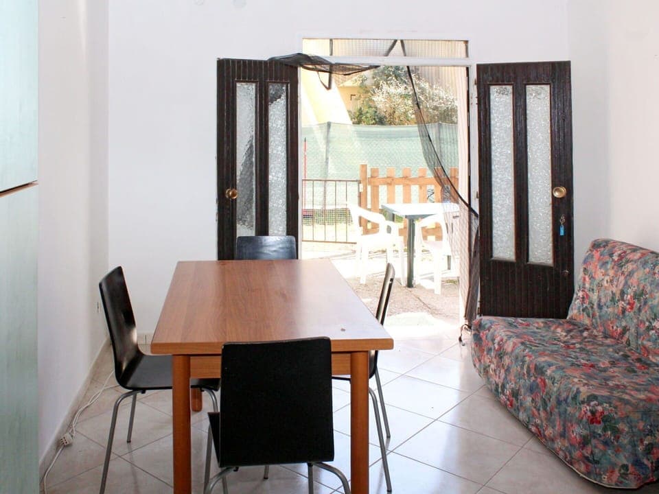 Table, Furniture, Interior Design, Wood, Architecture, Floor, Chair, Building, Wall, Real Estate