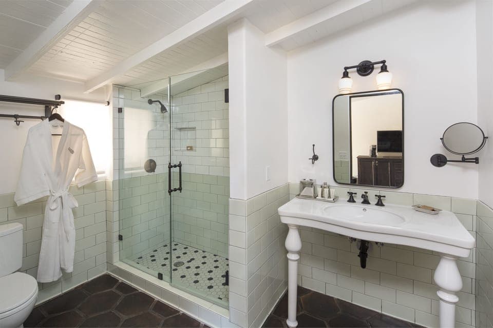 Shower, free toiletries, hair dryer, bathrobes