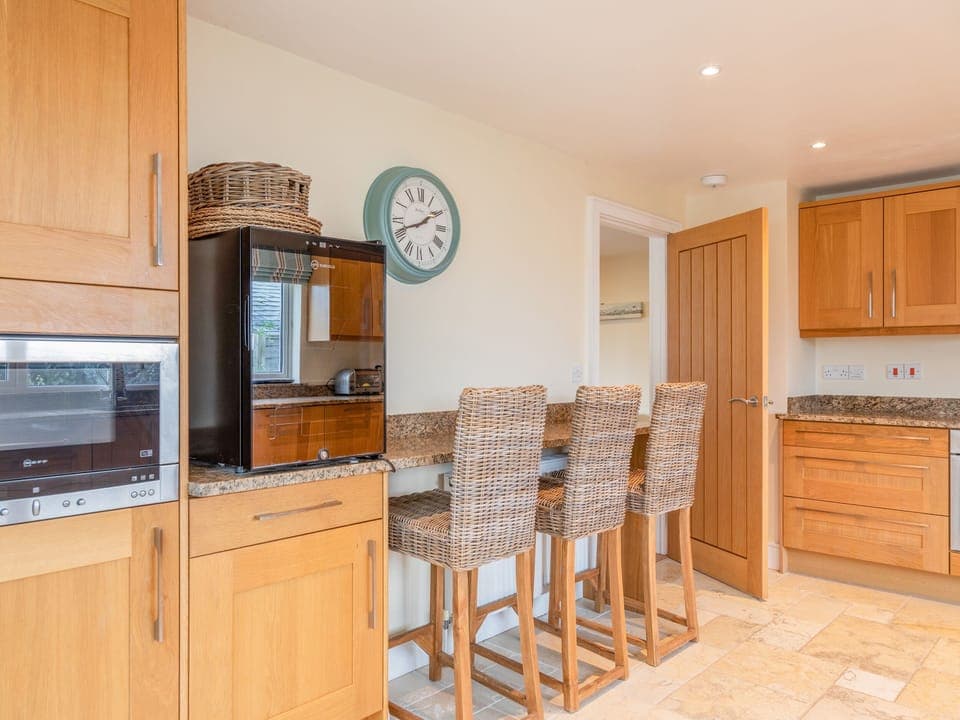 Fridge, dishwasher, cookware/dishes/utensils