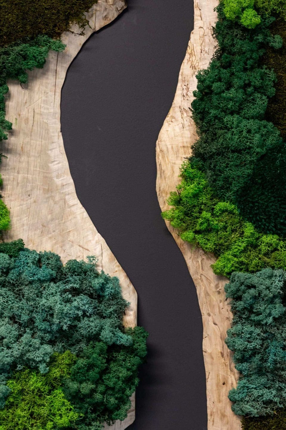 Decorative details in the apartment. 