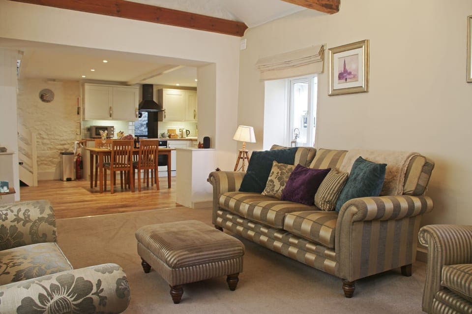 Beautiful and spacious lounge with wood burning stove at Forge Cottage in Masham