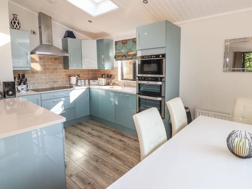 Fridge, dishwasher, cookware/dishes/utensils