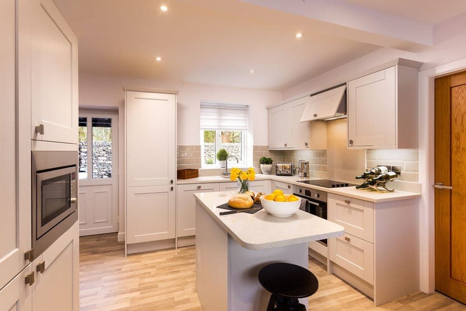 Fridge, dishwasher, cookware/dishes/utensils