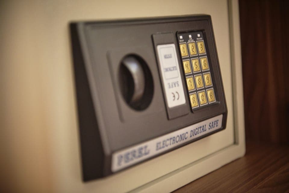 Hypo-allergenic bedding, minibar, in-room safe, desk