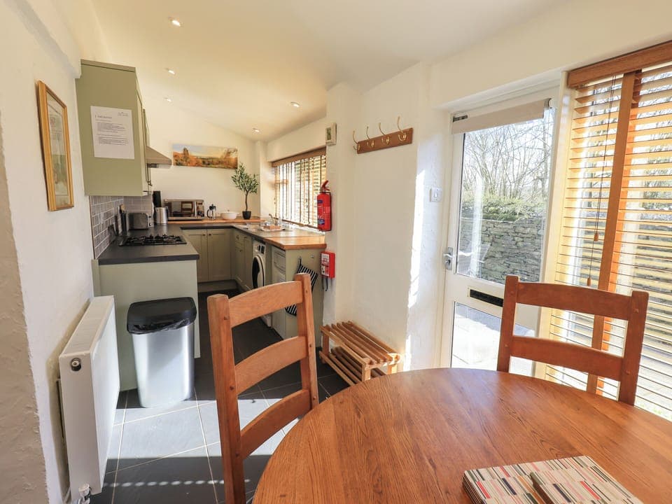 Cottage | Private kitchen | Fridge, dishwasher, cookware/dishes/utensils