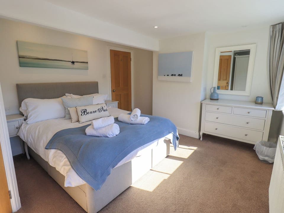 Cottage | 4 bedrooms, individually decorated, individually furnished, free WiFi