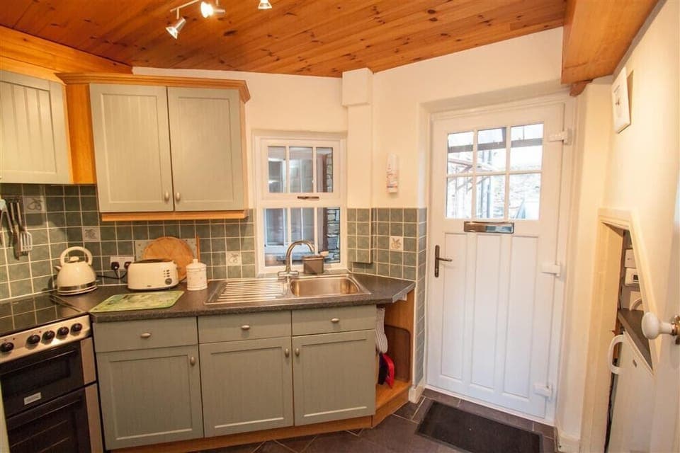 Cookware/dishes/utensils