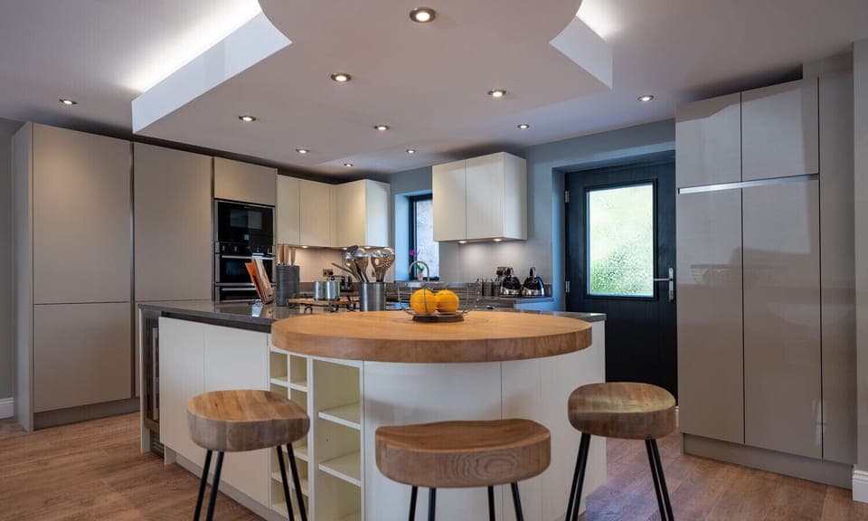 Fridge, dishwasher, cookware/dishes/utensils