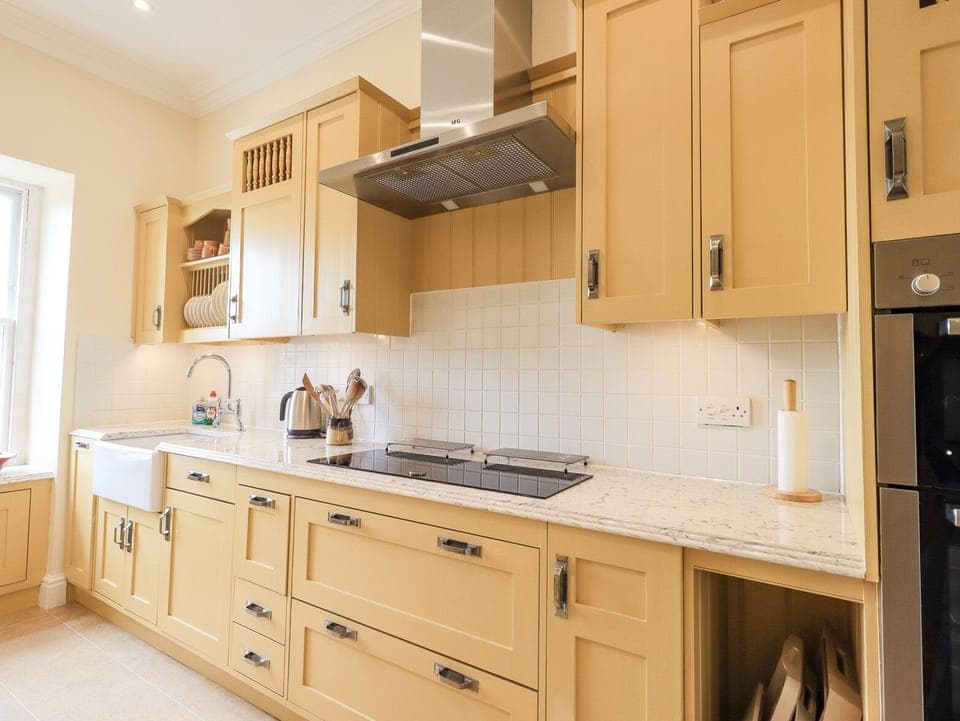 Cottage | Private kitchen | Fridge, dishwasher, cookware/dishes/utensils