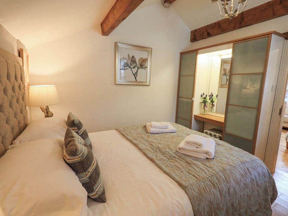 Cottage | 2 bedrooms, individually decorated, individually furnished, free WiFi