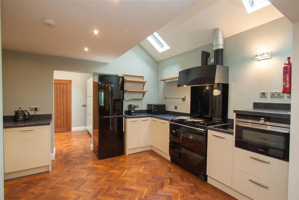 Fridge, dishwasher, cookware/dishes/utensils