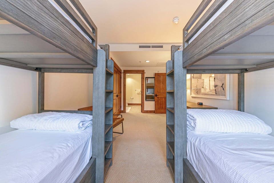 4001 Northstar Dr Unit 404-print-015-012-Interior-3360x2240-300dpi