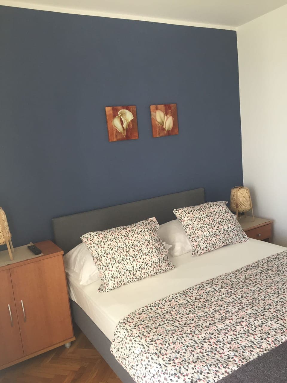 Free WiFi, bed sheets