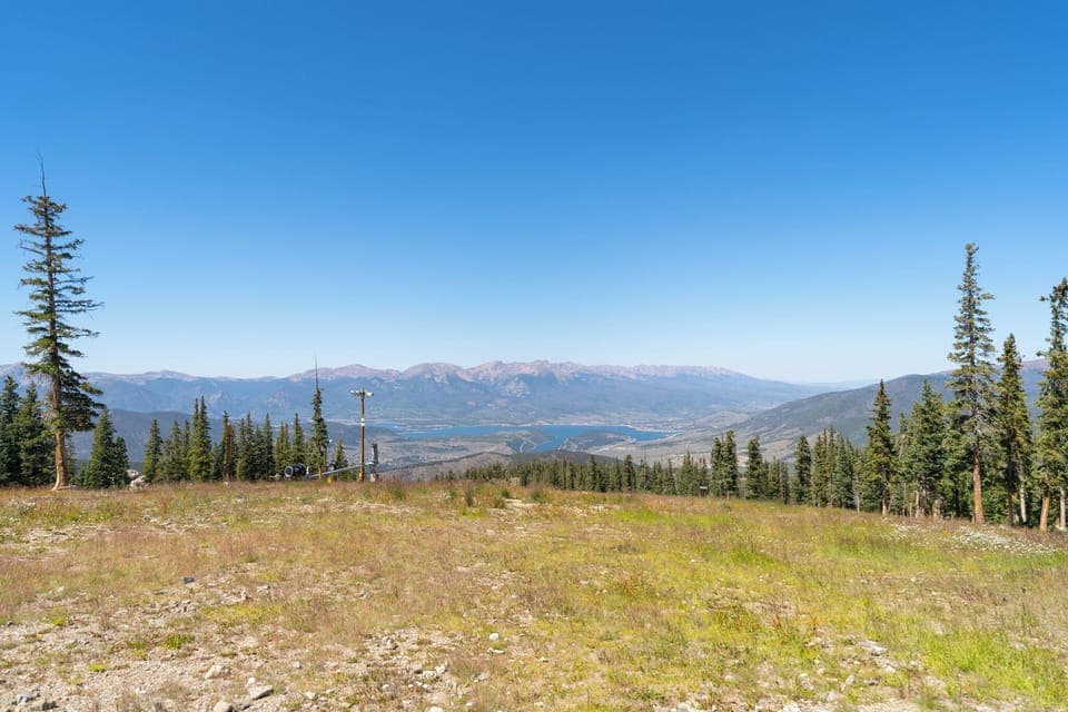 House (4 Bedrooms) | Exterior