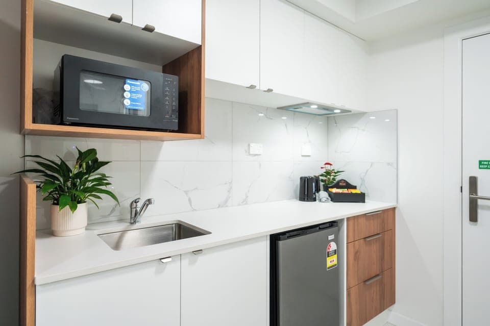 Executive Room | Private kitchenette | Full-size fridge, microwave, freezer, ice maker