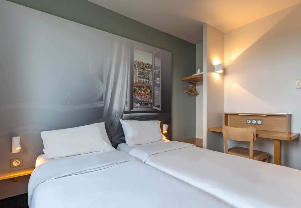 Twin Room, Non Smoking | Desk, soundproofing, free WiFi, bed sheets