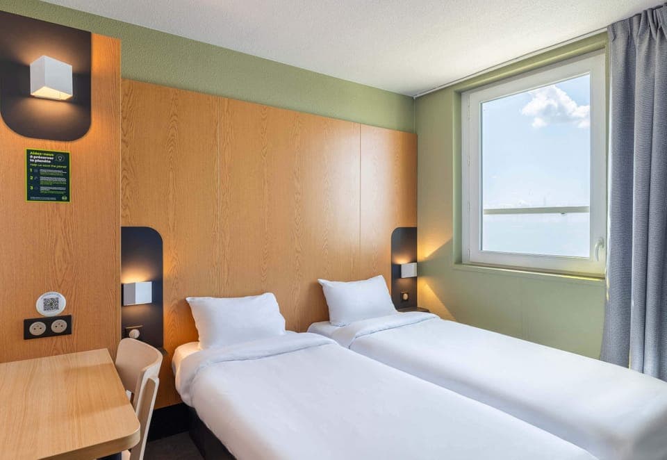 Twin Room, Non Smoking | Premium bedding, desk, blackout drapes, soundproofing